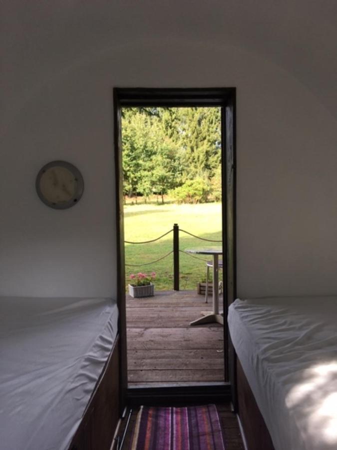 Charming 2-Bed Cabin In Domfront-En-Poiraie Perrou Exteriör bild