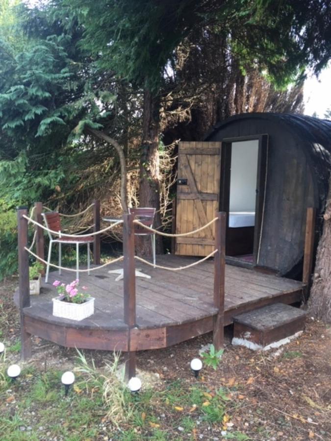 Charming 2-Bed Cabin In Domfront-En-Poiraie Perrou Exteriör bild
