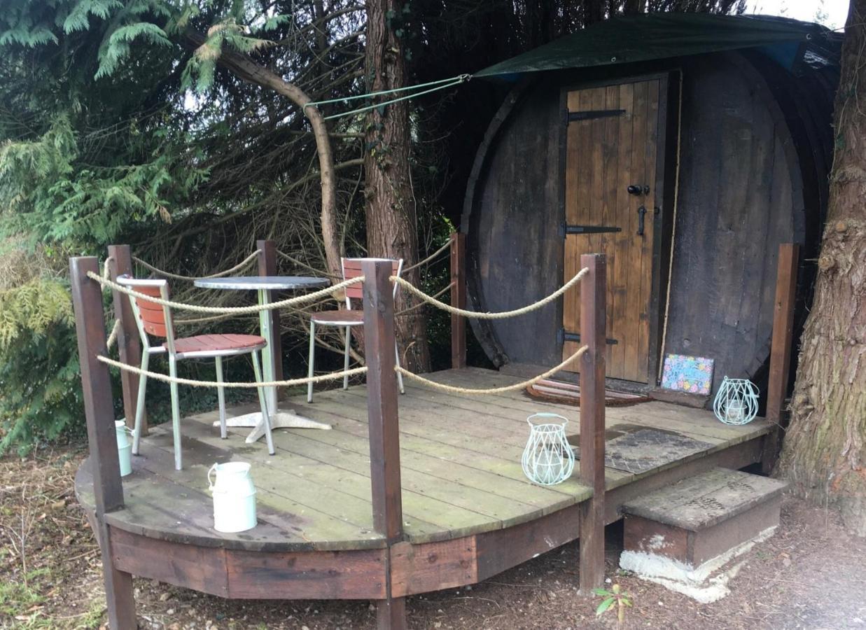 Charming 2-Bed Cabin In Domfront-En-Poiraie Perrou Exteriör bild