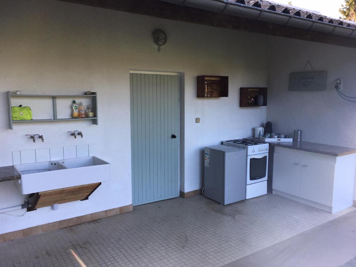 Charming 2-Bed Cabin In Domfront-En-Poiraie Perrou Exteriör bild